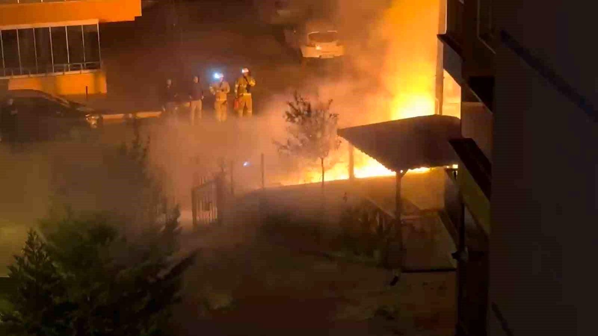 Kırıkkale\'de Rögar Patladı, Yangın Çıktı
