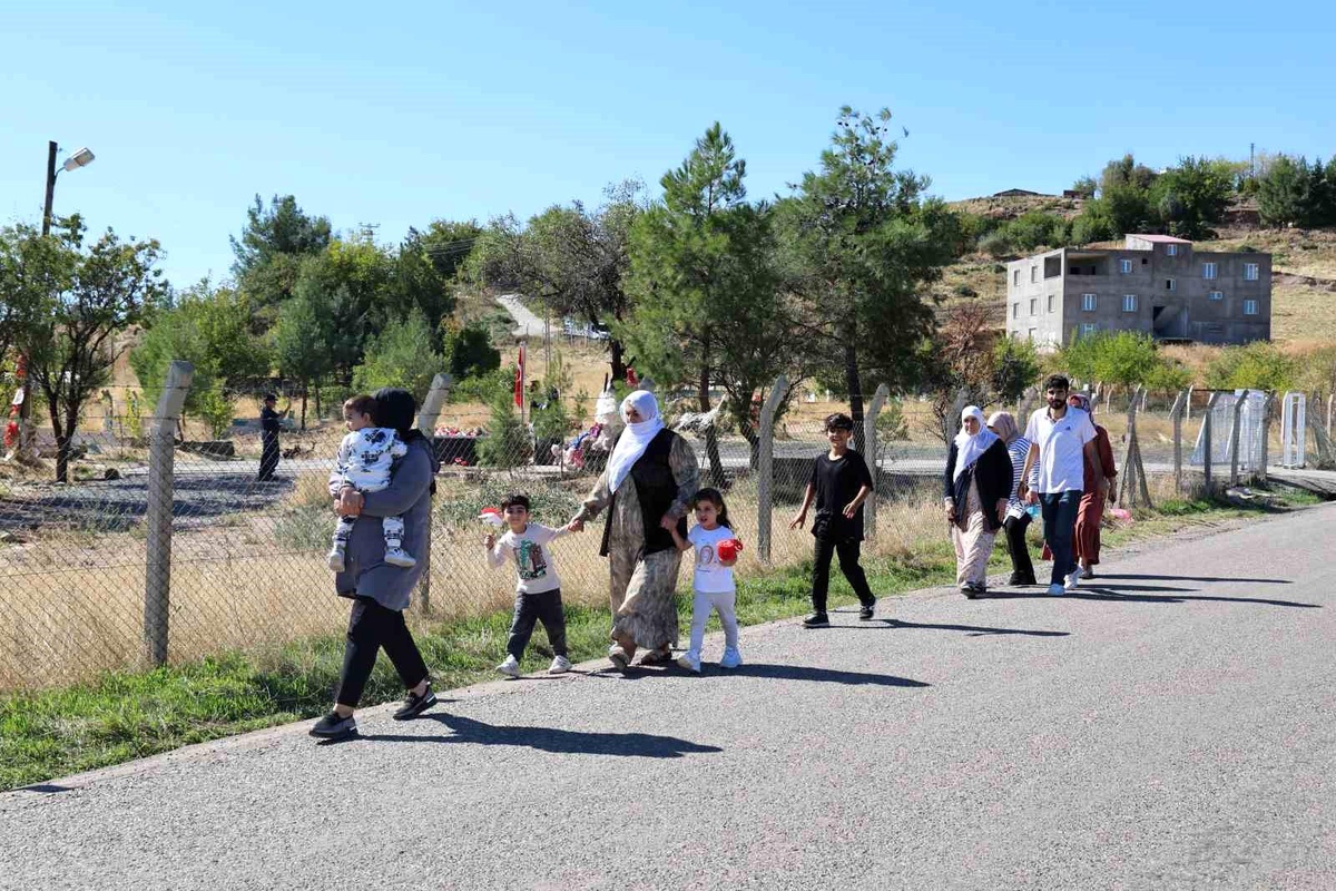 Narin Güran\'ın Kabri Ziyaret Edildi