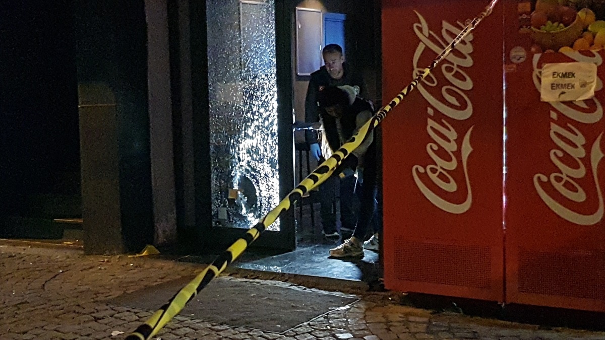 İzmit\'te Eğlence Mekanına Silahlı Saldırı