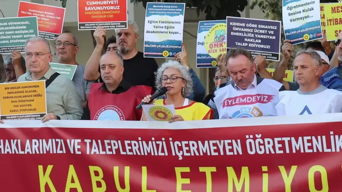 Öğretmenler Kanun Teklifini Protesto Etti