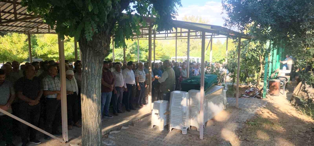 Hatay\'da Lise Öğrencisi Kamyonet Çarpmasıyla Hayatını Kaybetti