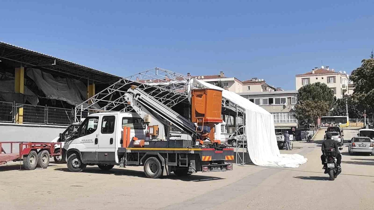 İnegöl\'de İşçi 5 Metreden Düştü