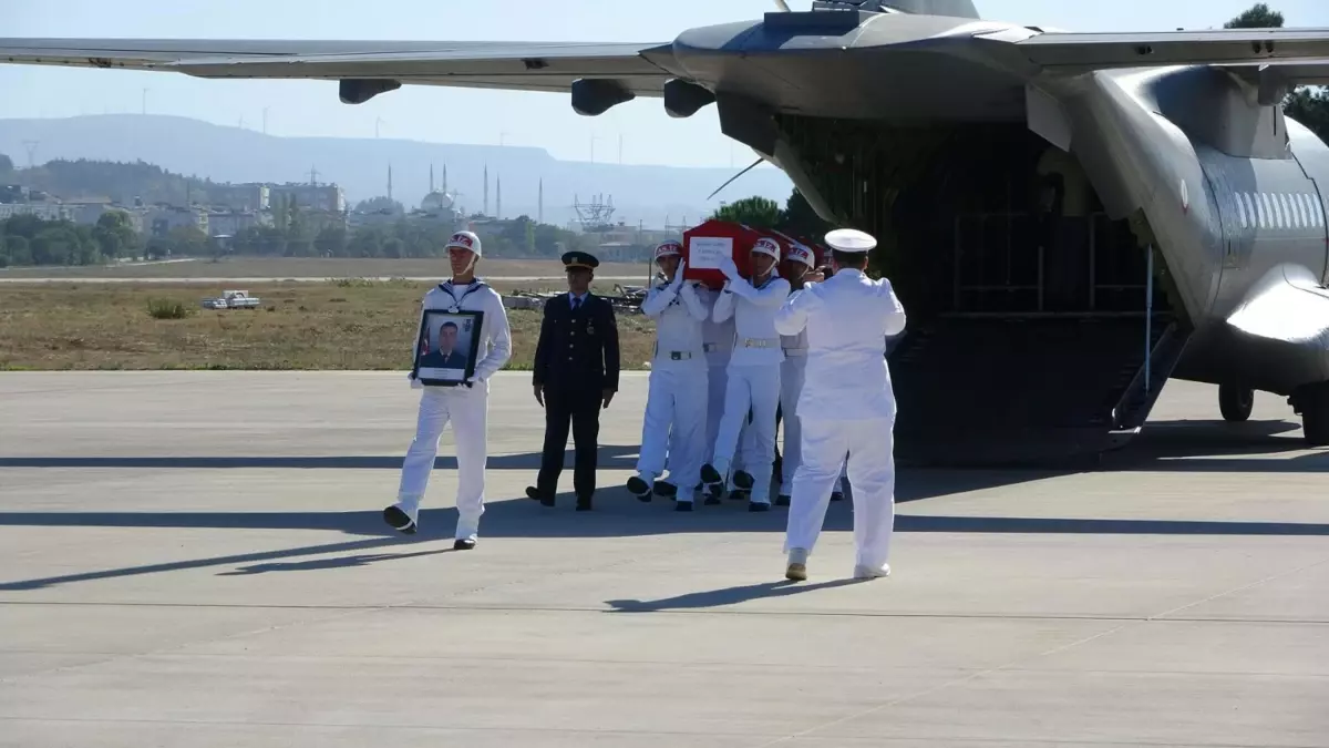 Şehit uzman çavuşun cenazesi, Çanakkale\'de askeri törenle karşılandı