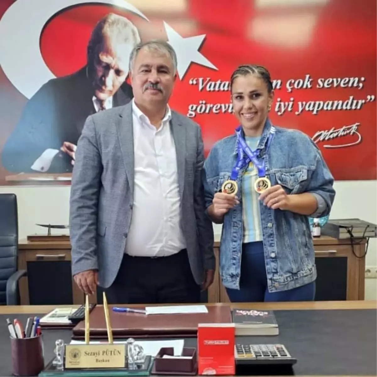 Beyağaçlı Öğretmen Badminton\'da iki kategoride Türkiye Şampiyonu oldu