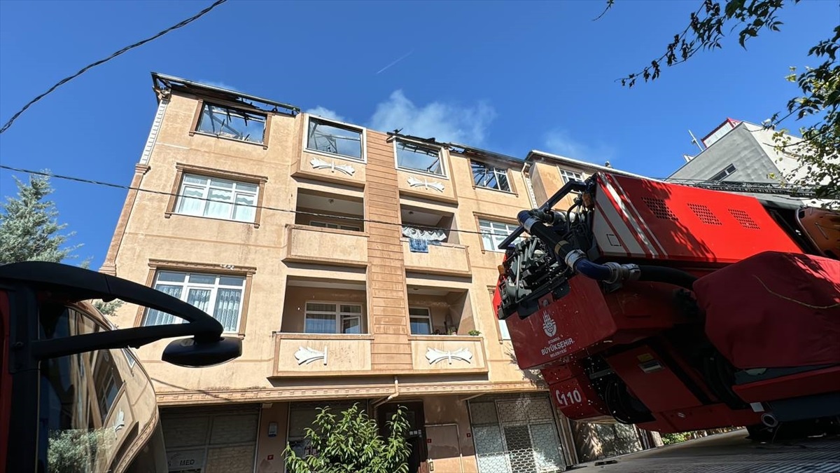 Ataşehir\'de Çatı Yangını