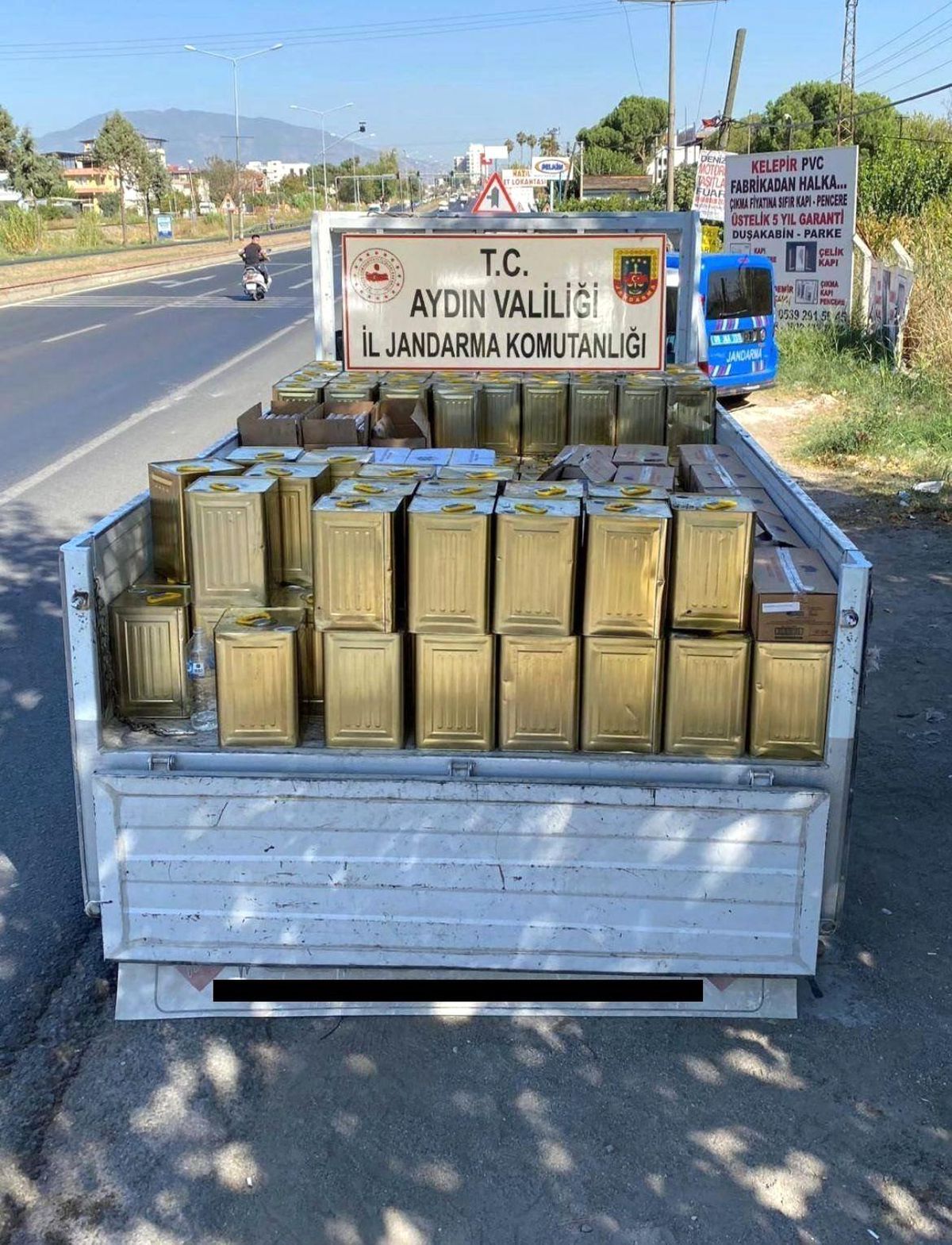 Nazilli\'de 5 Ton Sahte Bal Ele Ge geçirildi