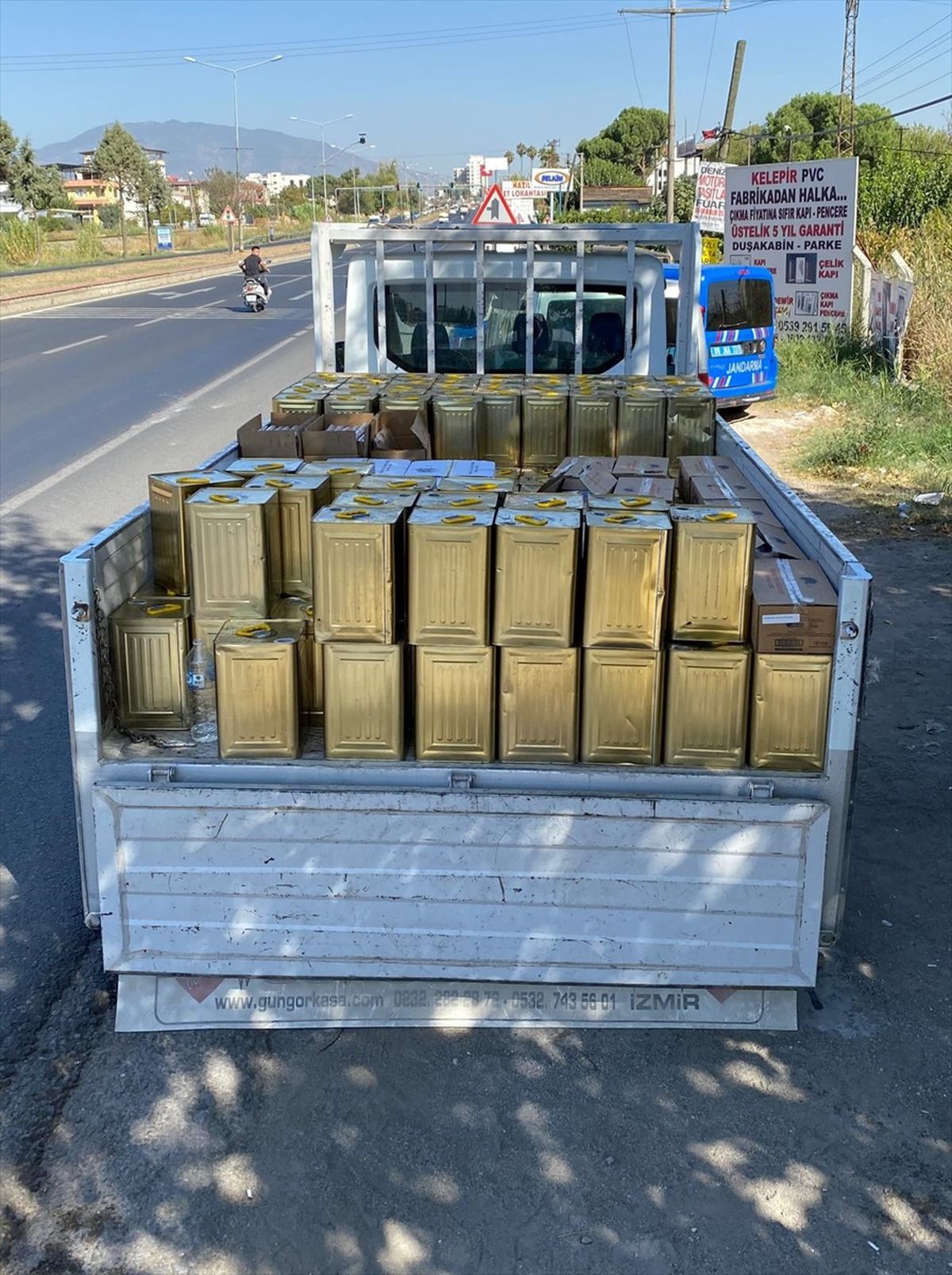 Nazilli\'de 5 Ton Sahte Bal Ele Geçirildi