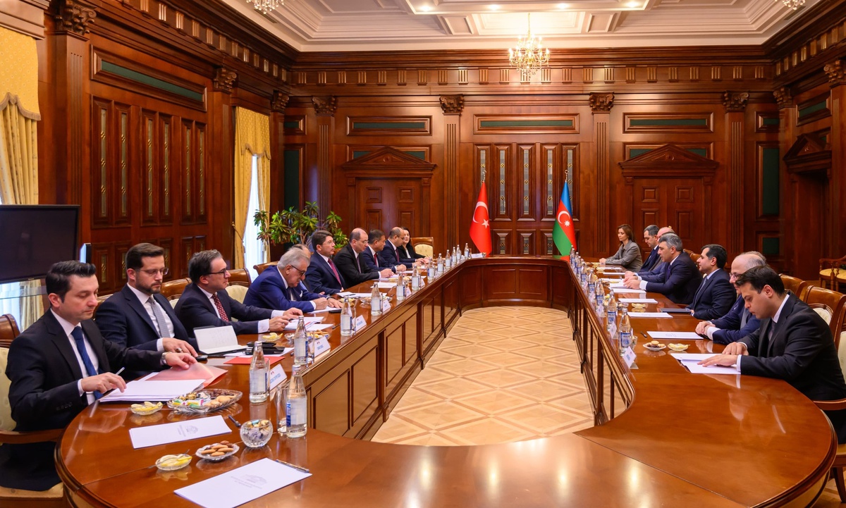 Bakan Tunç Azerbaycan\'da Yüksek Mahkeme ile Görüştü