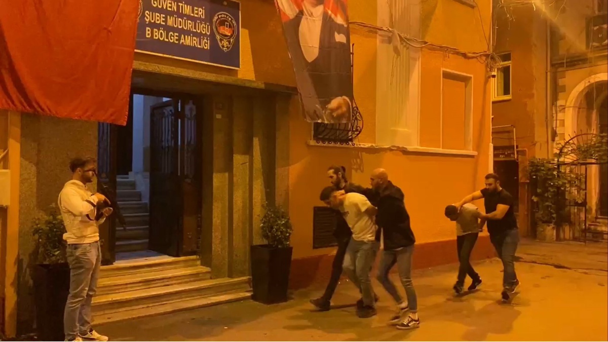 Beyoğlu\'nda Kadın Tacizine Müdahale