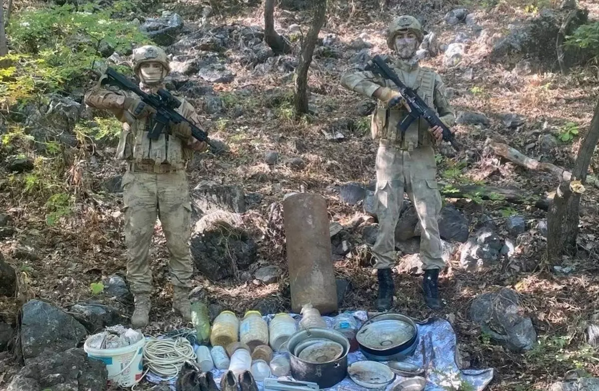 Elazığ\'da terör örgütü PKK\'ya ait patlayıcı ve yaşam malzemesi ele geçirildi