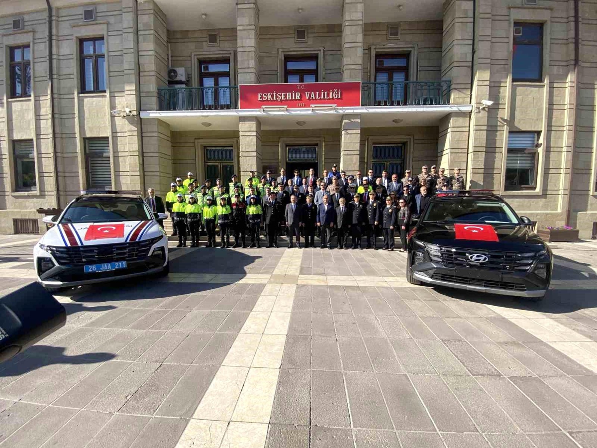 Eskişehir\'de emniyet ve jandarma teşkilatına 88 aracın teslimi için tören düzenlendi