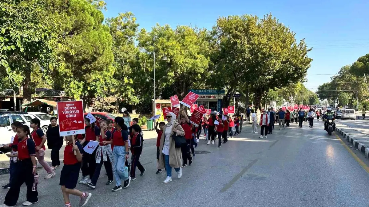 Dünya Yürüyüş Günü\'nde Kızılay Etkinliği