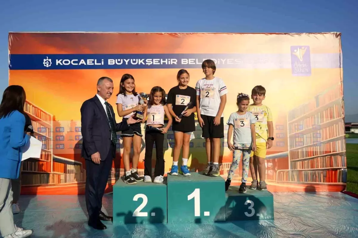 Kocaeli\'de Kuşaklar Arası Atletizm Yarışı Düzenlendi