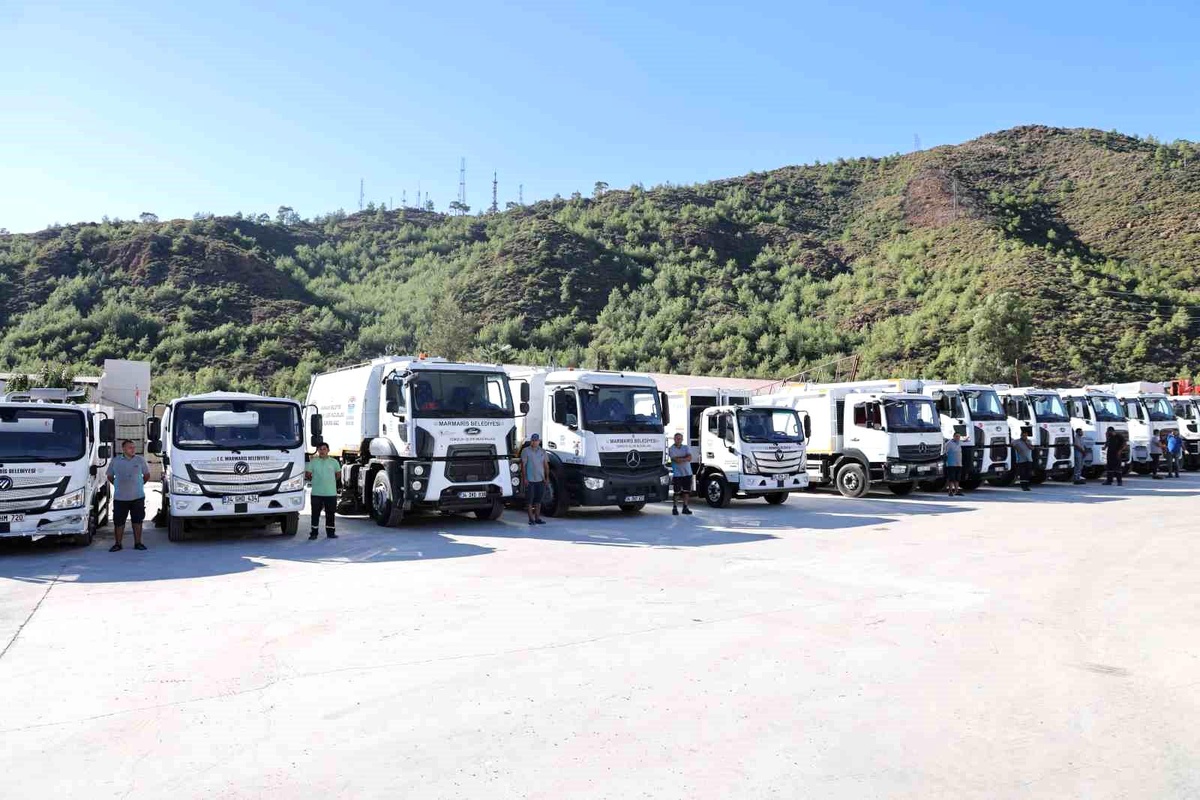 Marmaris Belediyesi\'ne 28 Yeni Temizlik Aracı