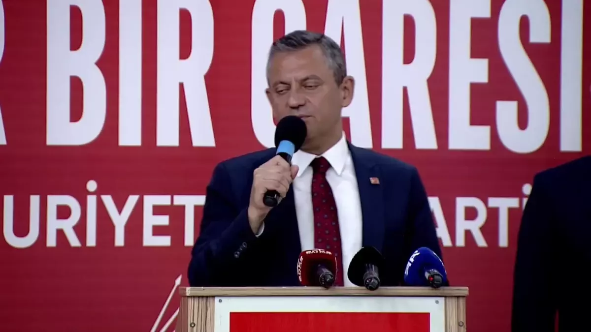 Özgür Özel: "Chp\'lilerin Tamamını Memnun Edecek Adayı Belirleyeceğimiz Güne Kadar Cumhurbaşkanı Adayım Sizlersiniz"