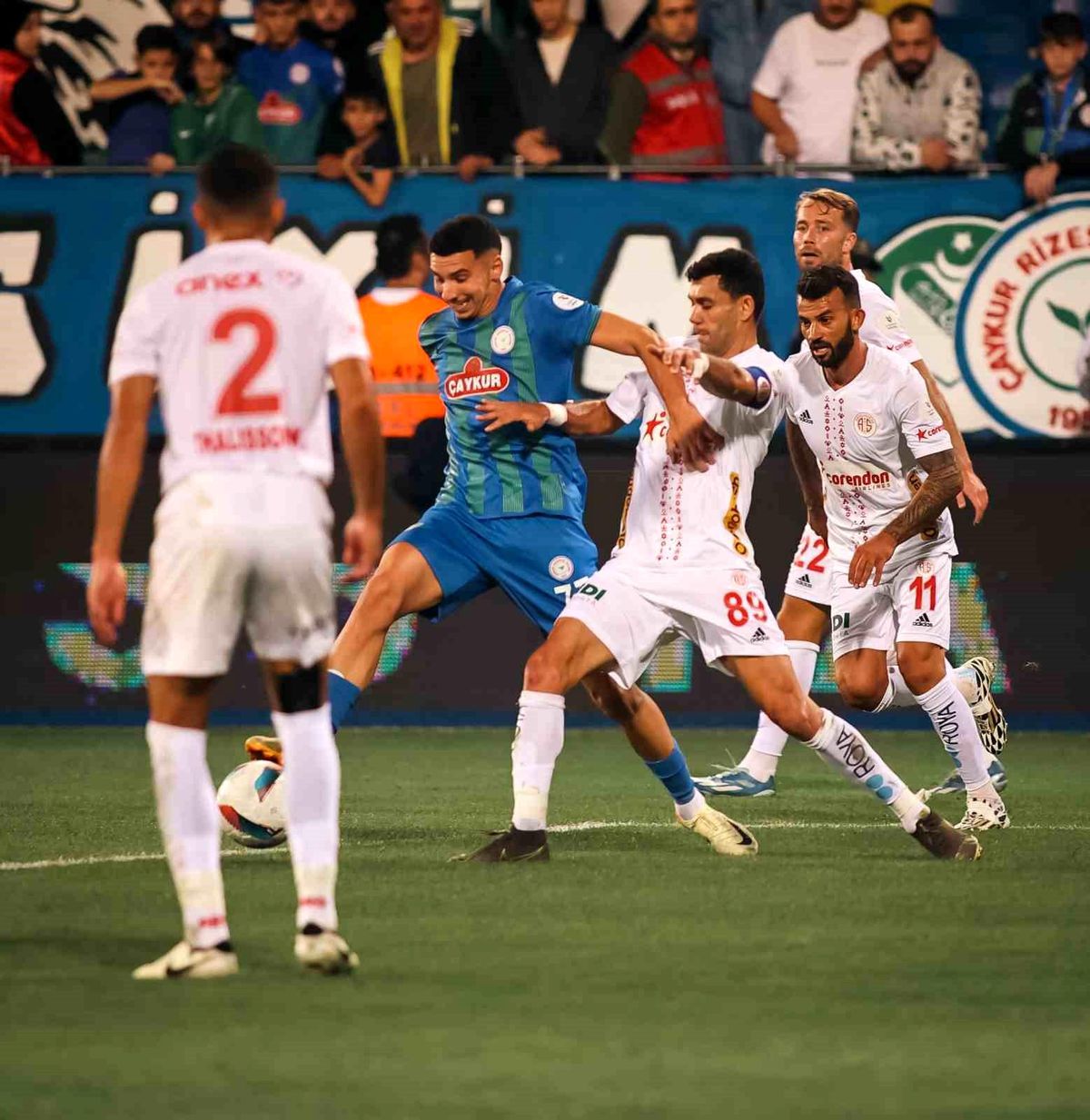 Rizespor, Antalyaspor\'u 2-1 Yendi