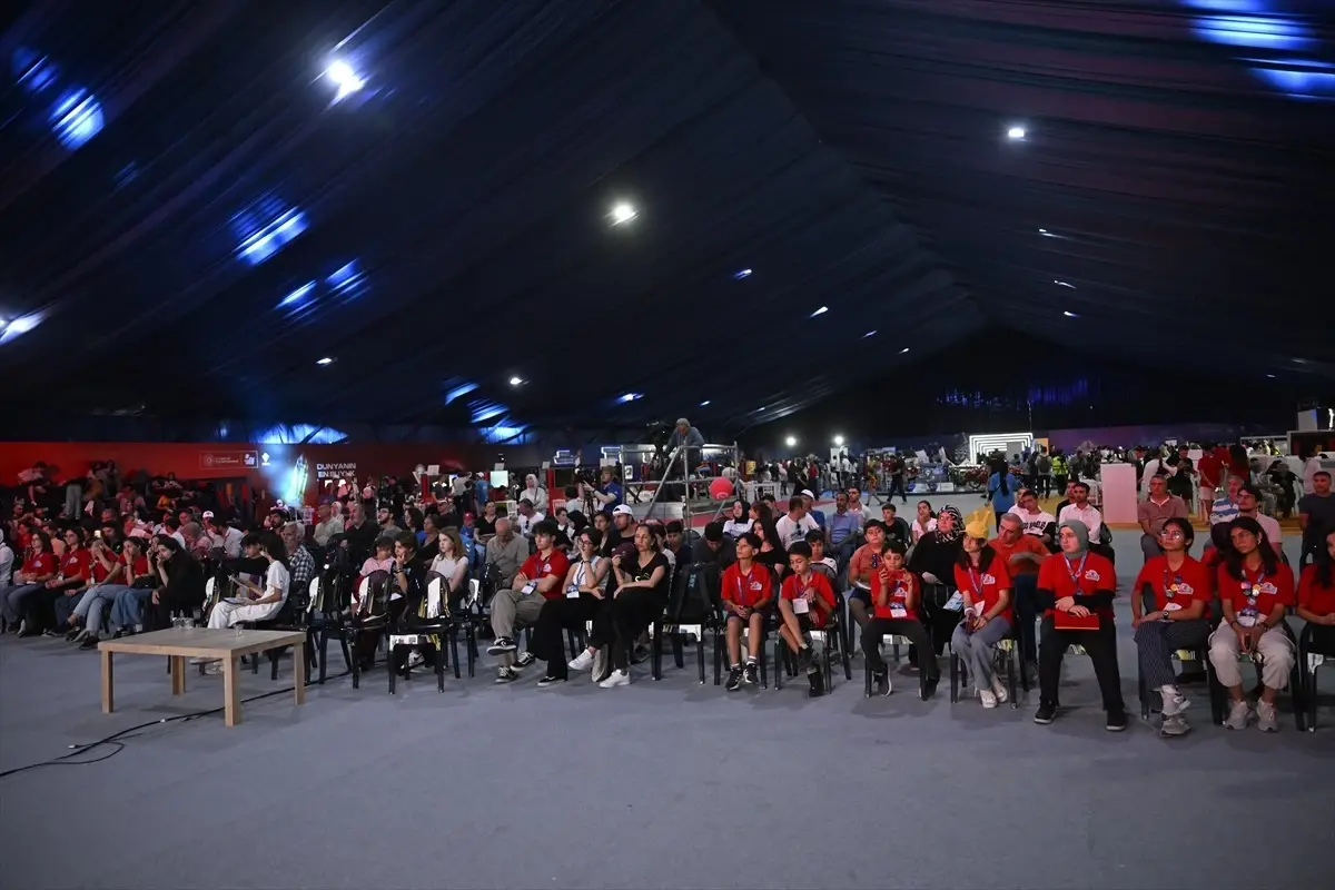 Astronot Atasever, TEKNOFEST\'te Uzay Meraklılarıyla Buluştu