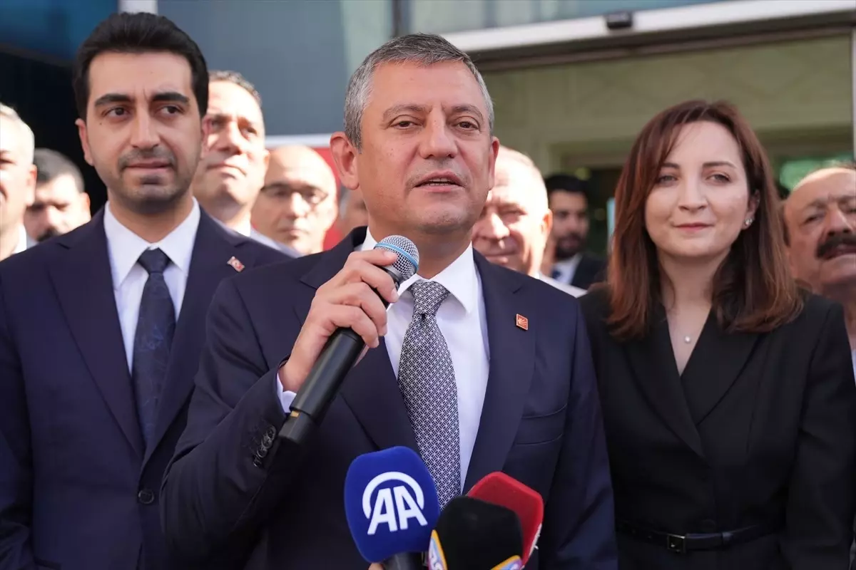 CHP Genel Başkanı Özel, Tuzla ve Bakırköy belediyelerini ziyaret etti Açıklaması