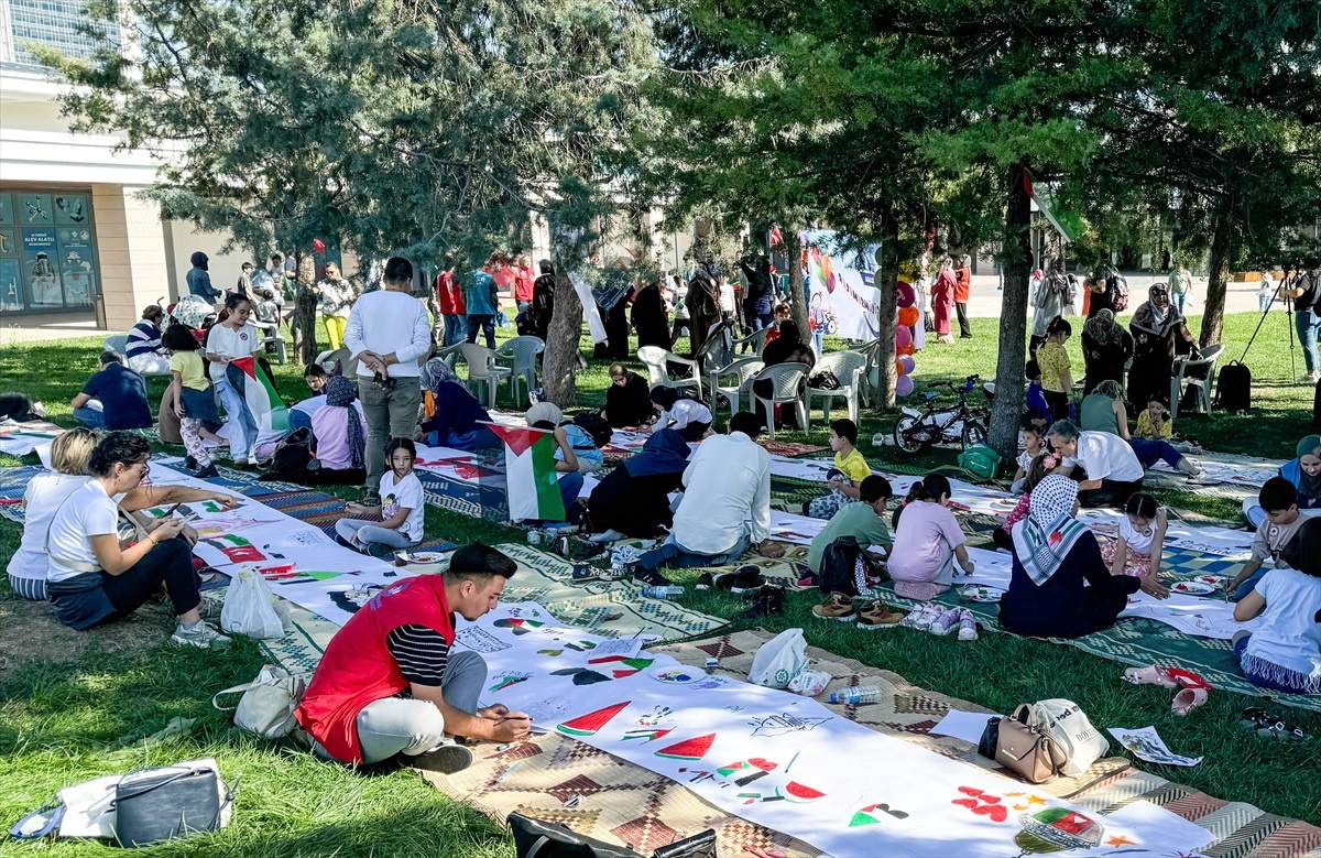 Başkent\'te Filistin İçin Çizim Etkinliği