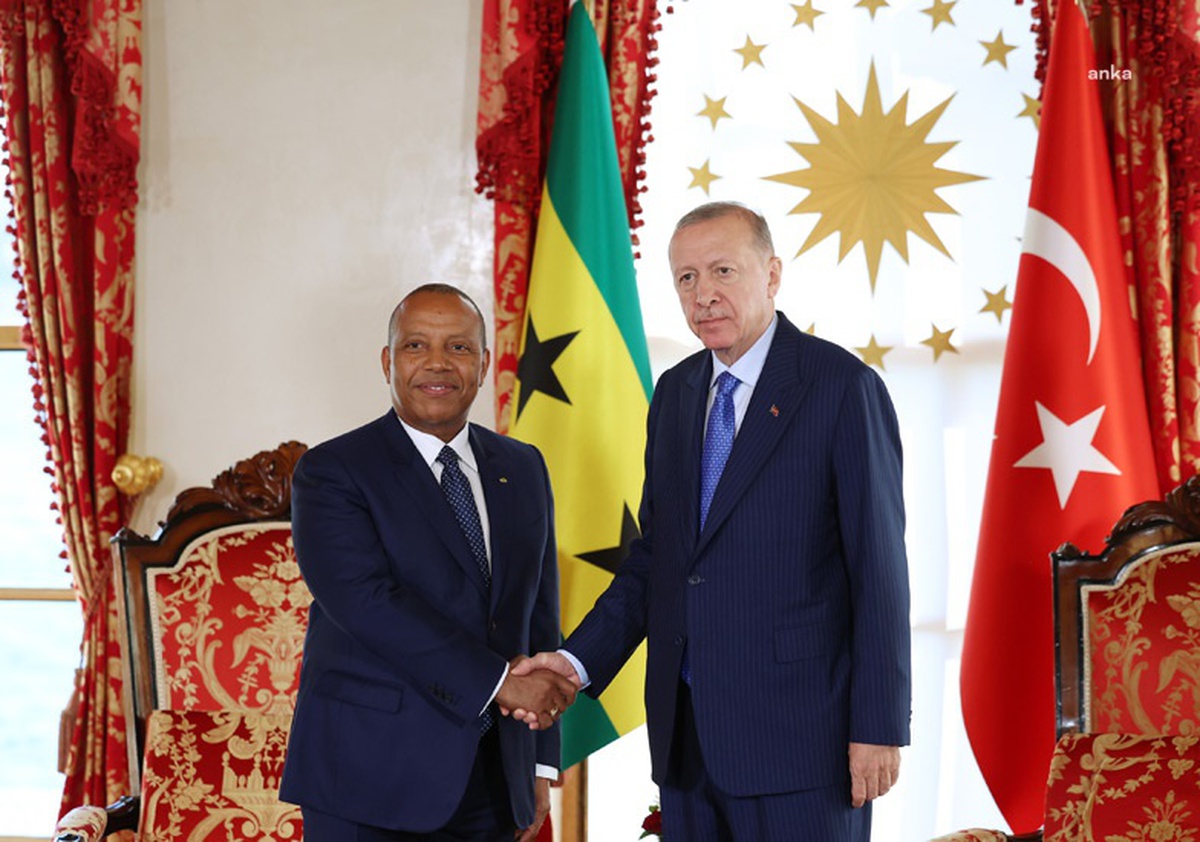 Cumhurbaşkanı Erdoğan, İstanbul\'da Sao Tome ve Principe Demokratik Cumhuriyeti Başbakanı Trovoada ile Görüştü