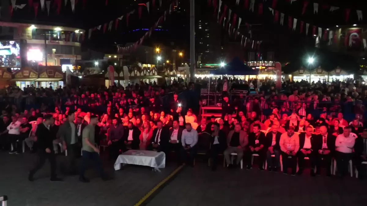 Esenyurt\'ta Kardeş Kültürler Festivali\'nde Türkülerle Barış Mesajı