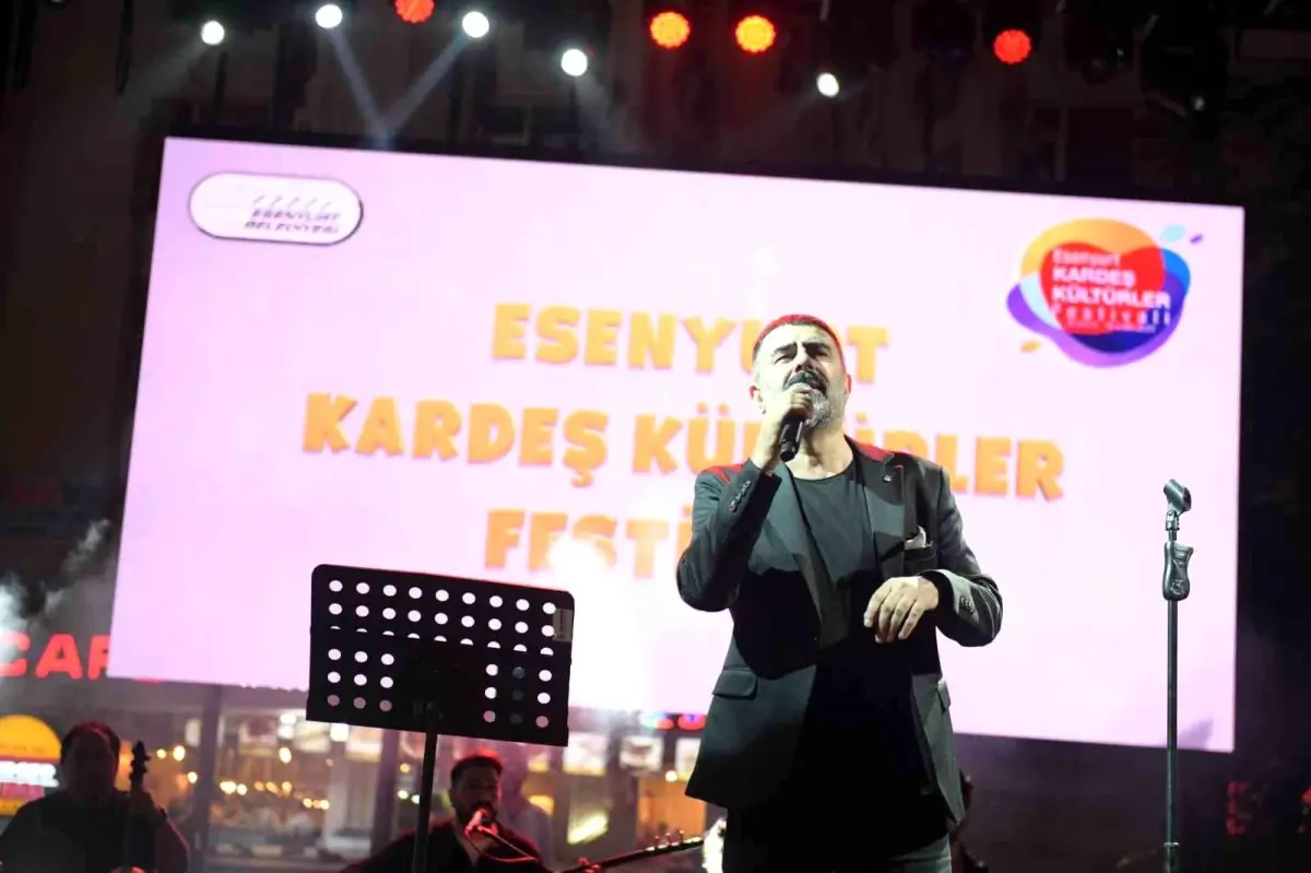 Kardeş Kültürler Festivali\'nde Aynur Özdemir ve Ercan Papur Coşkusu