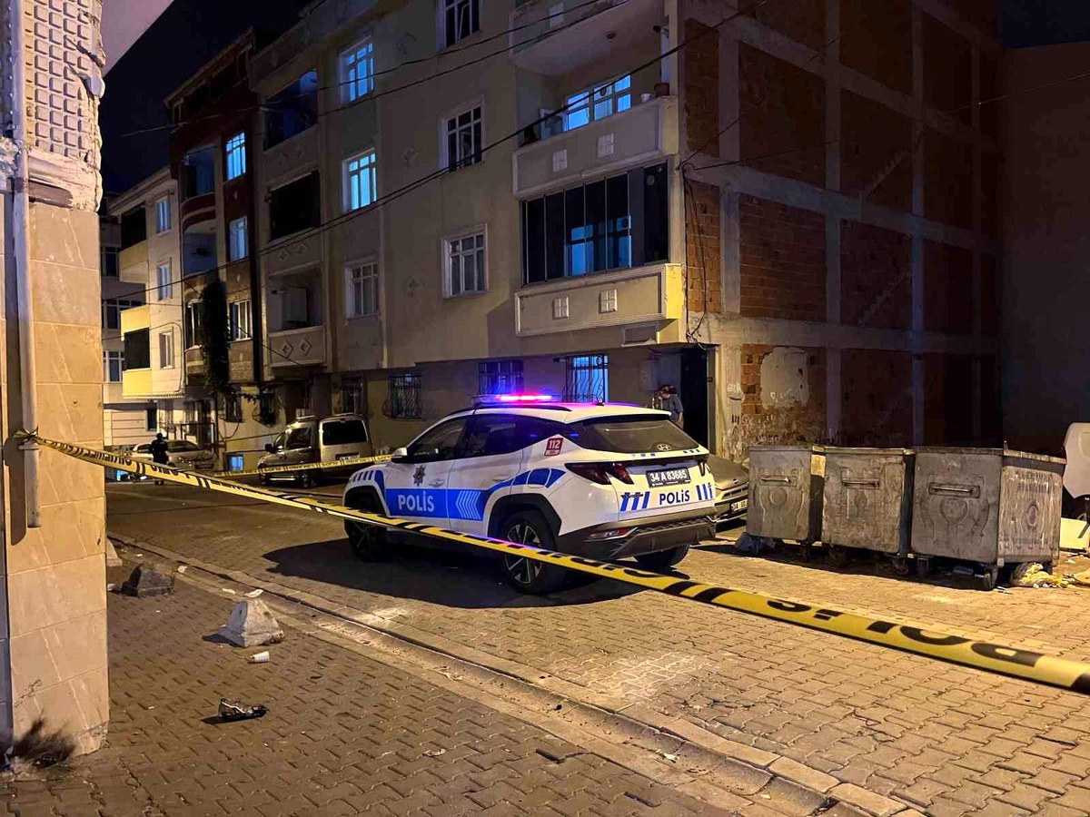 Esenyurt\'ta Silahlı Kavga: 3 Yaralı
