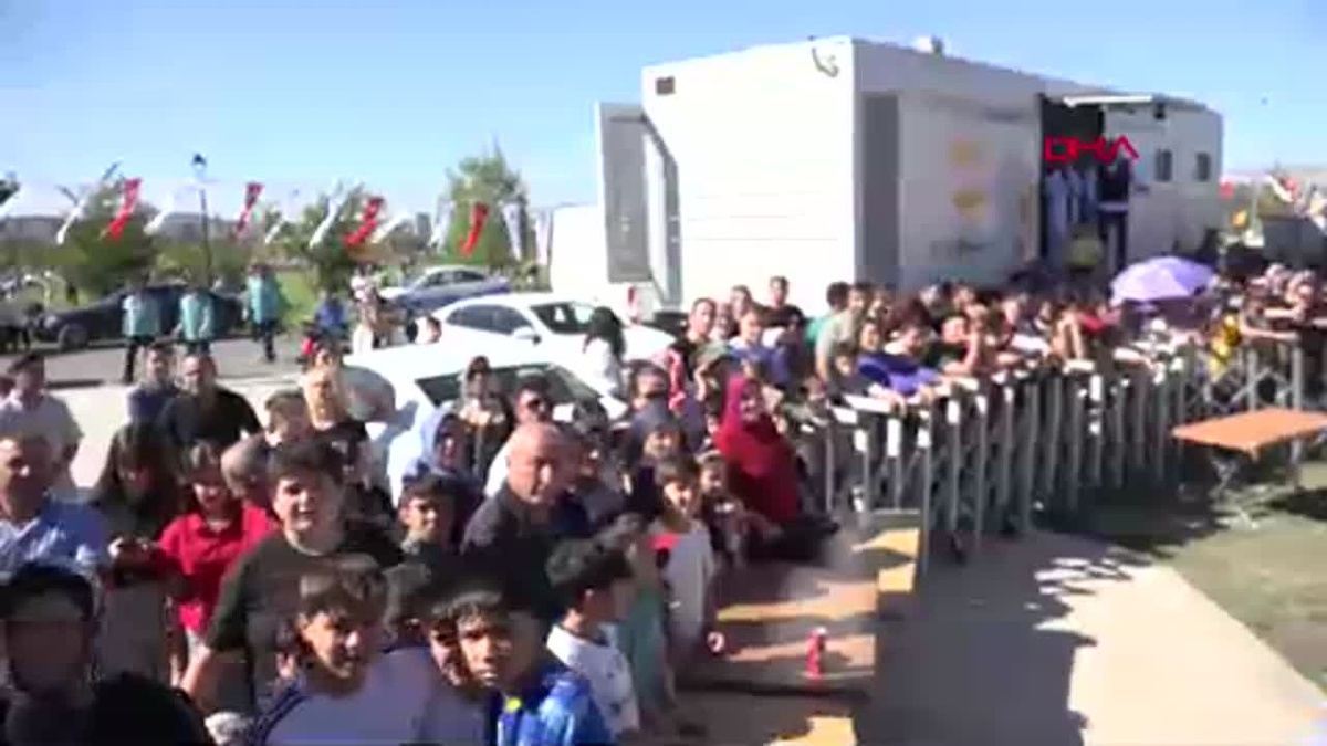KAYSERİ Kayseri\'de vatandaşlara 1 ton sucuk döner dağıtıldı