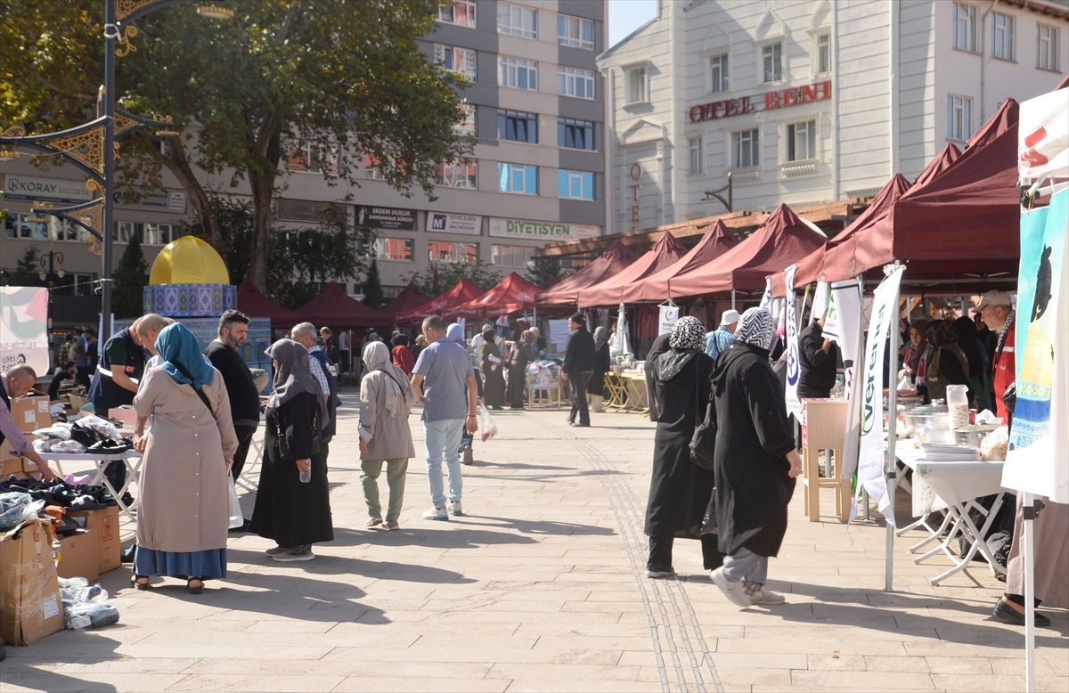 Kütahya\'da Hayır Çarşısı Açıldı