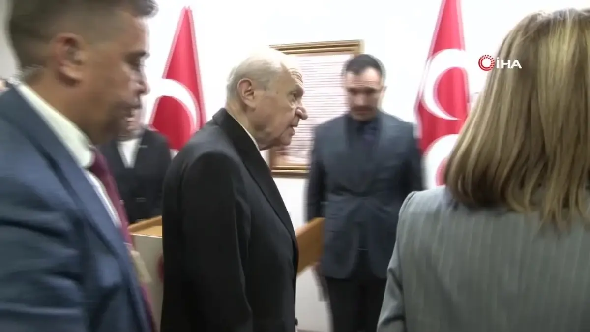 MHP Lideri Bahçeli: "(DEM Parti ile Tokalaşma) Ellerini sıkmam Türkiye partisi olarak gerekeni yaptığımın göstergesidir"