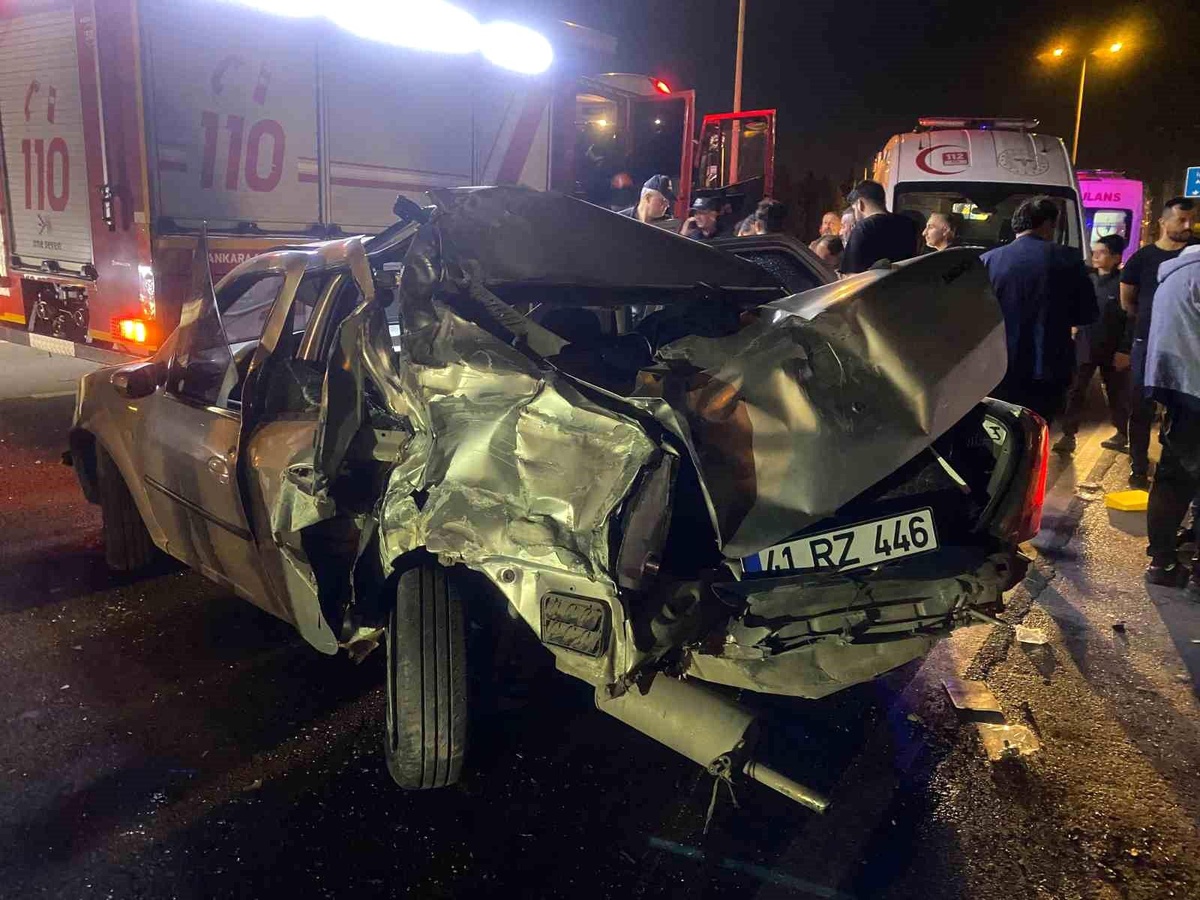 Kocaeli\'de İki Tır Kazası: 2 Yaralı, Sürücüler Kaçtı
