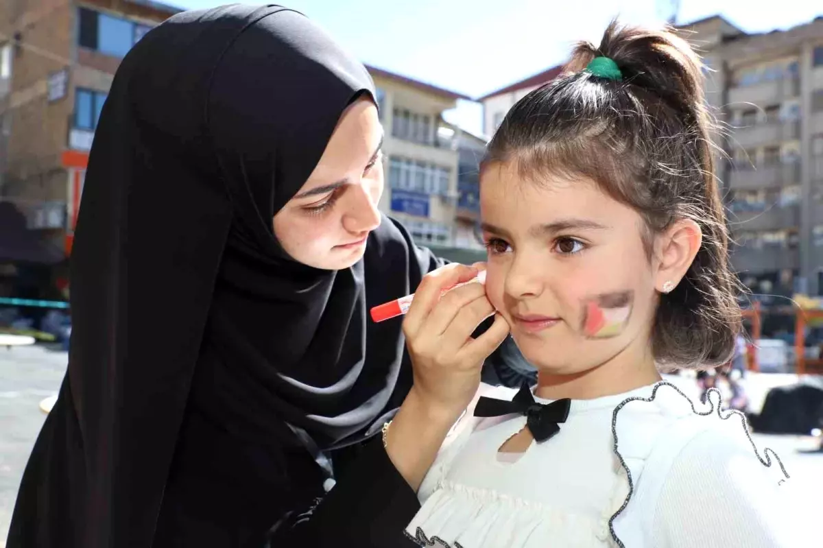 Hakkari\'de Filistinli Çocuklar için Çizim Etkinliği Düzenlendi