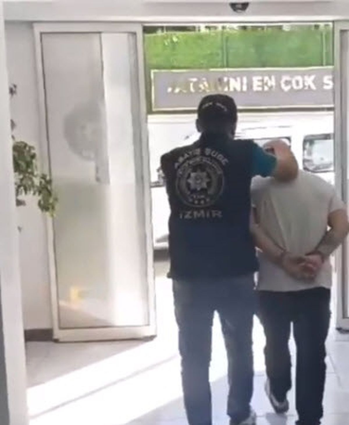 Karabağlar\'da Aranan Cezaevi Kaçkını Yakalandı
