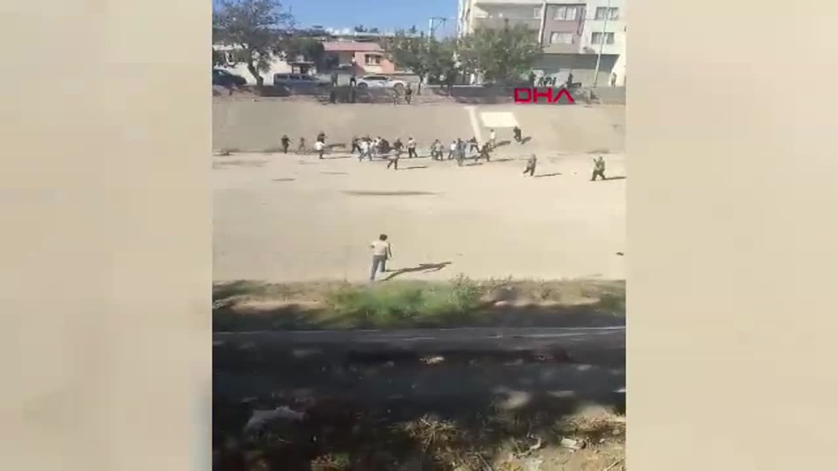 Adana\'da uyuşturucu ticareti suçundan aranan hükümlü polise saldırdı