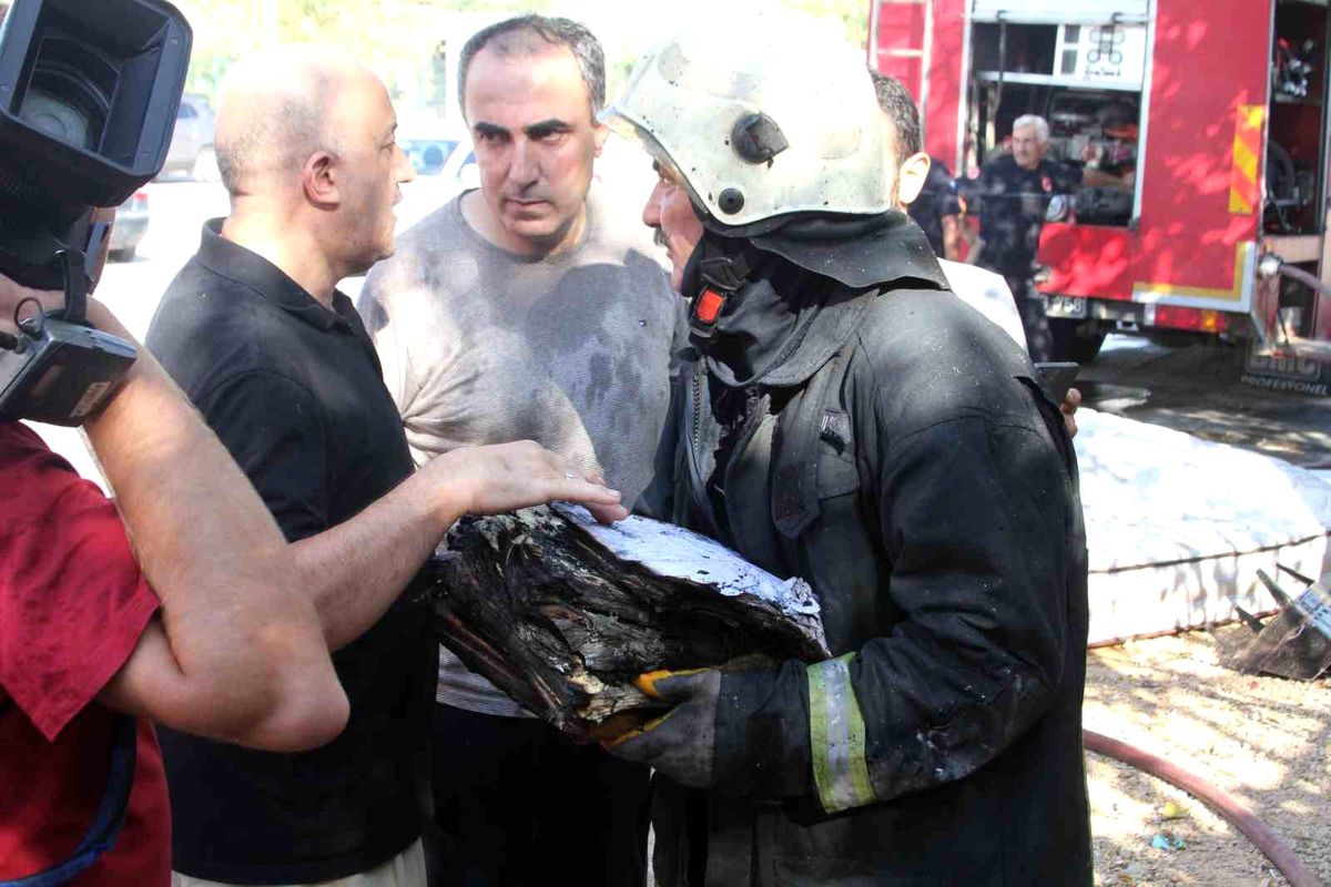 Antalya\'da Evde Yangın: İkinci Kat Kullanılamaz Hale Geldi