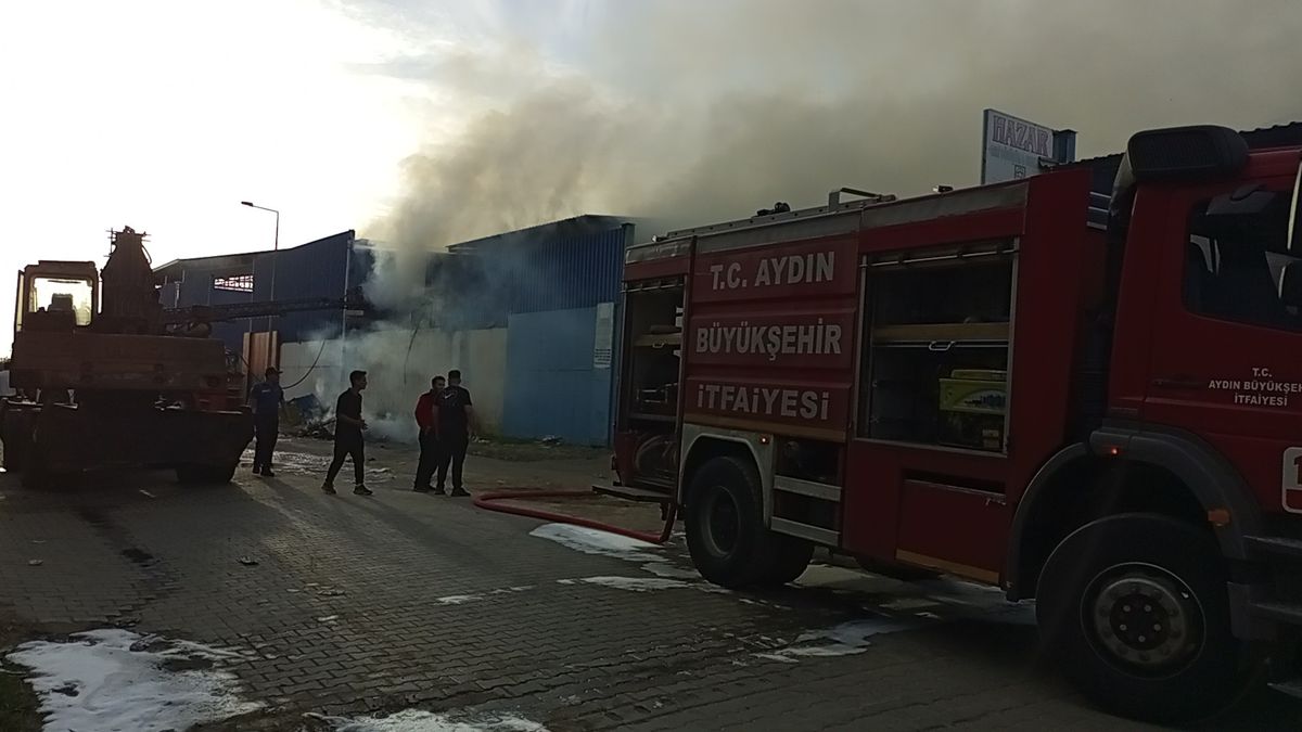 Nazilli\'de Atık Tesisinde Yangın