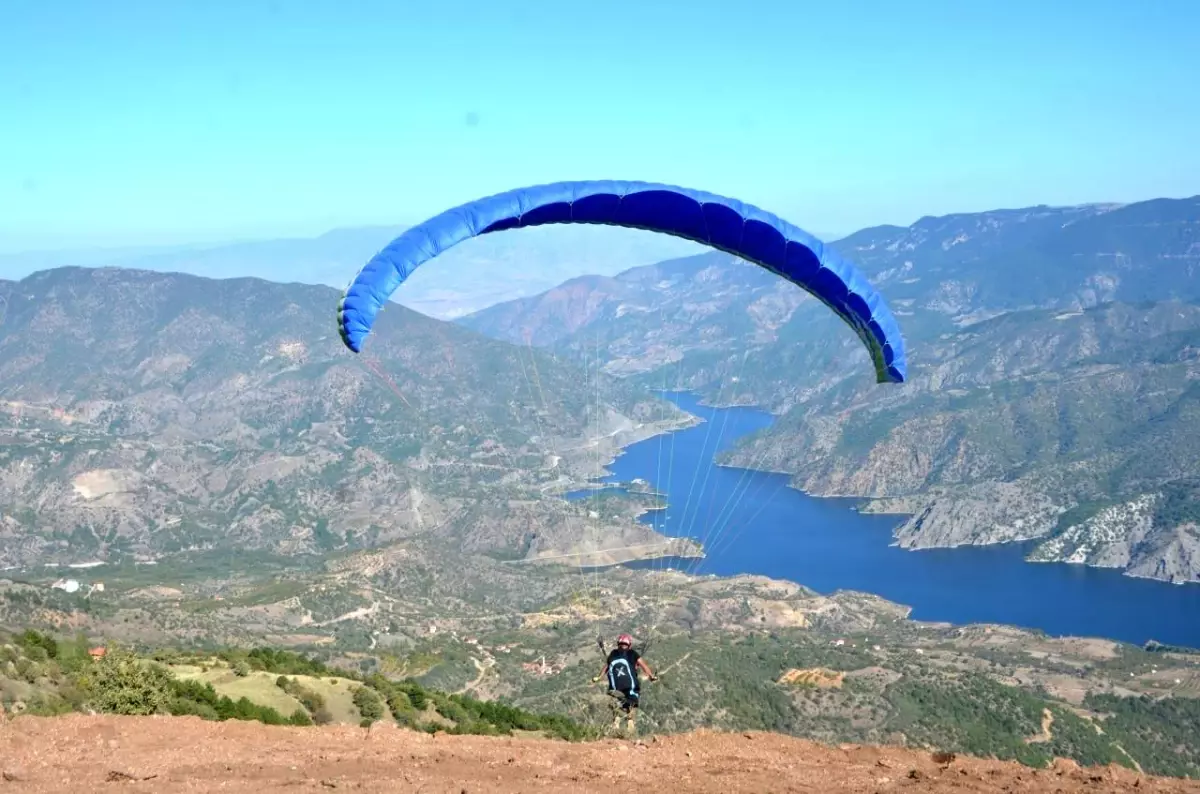 Oğuzlar\'da Yamaç Paraşütü ve Yayla Şenlikleri Coşkusu