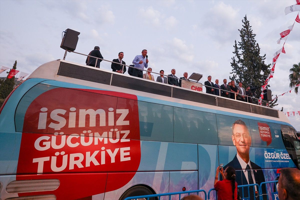Özgür Özel\'den Sığınmacı Açıklaması