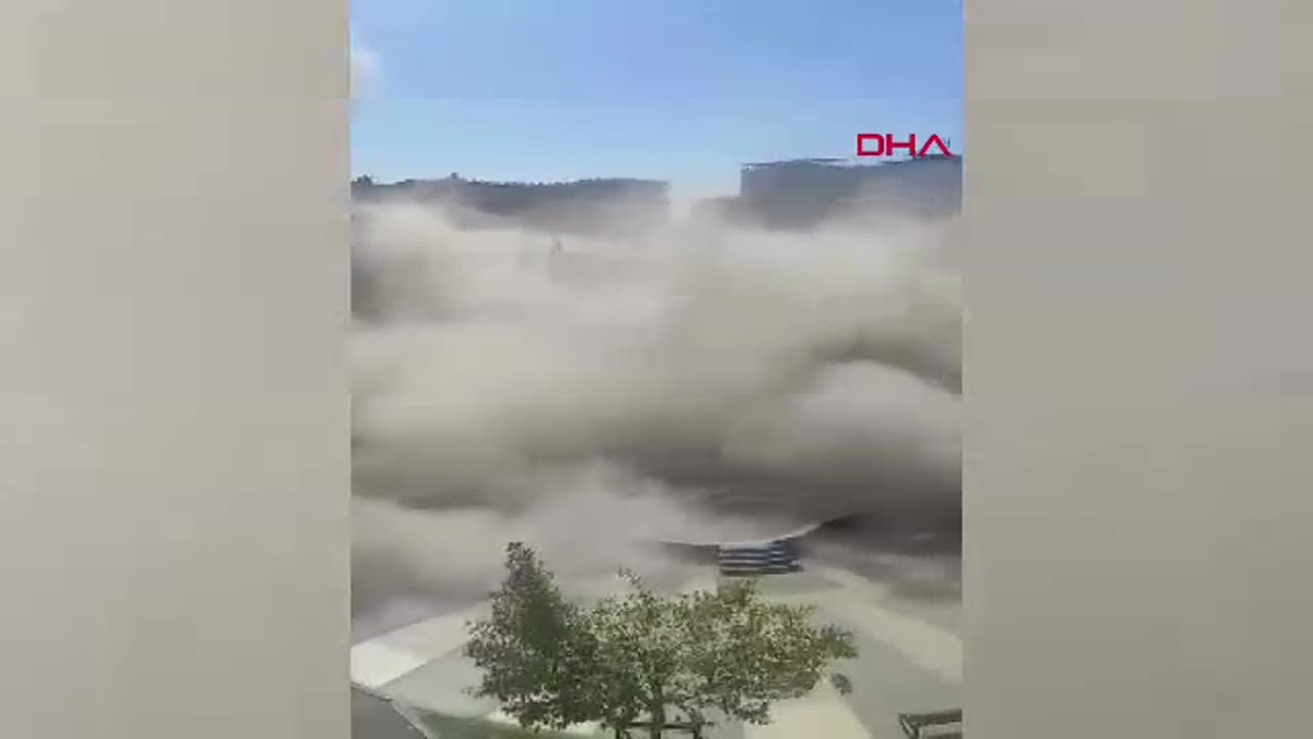 Diyarbakır\'da boşaltılan bina çöktü