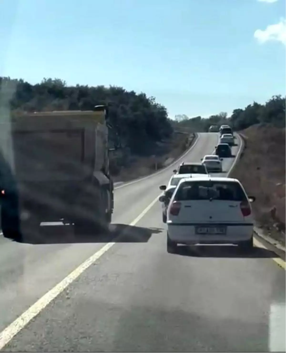 Bilecik\'te Kamyon Sürücüsü Hatalı Sollama Yaptı