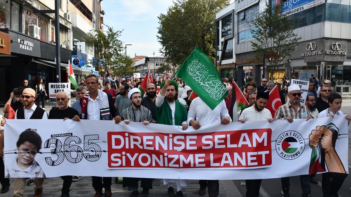Düzce, Sakarya ve Zonguldak\'ta İsrail\'in Gazze\'ye yönelik saldırıları protesto edildi
