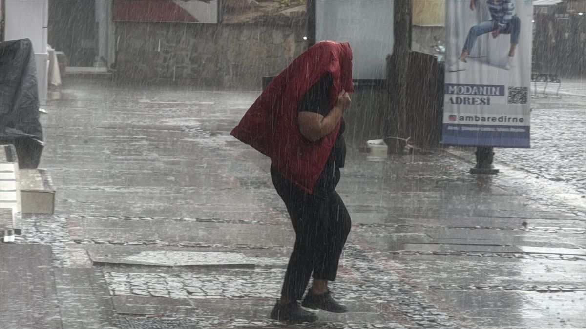Edirne\'de Sağanak Yağış Etkili Oldu