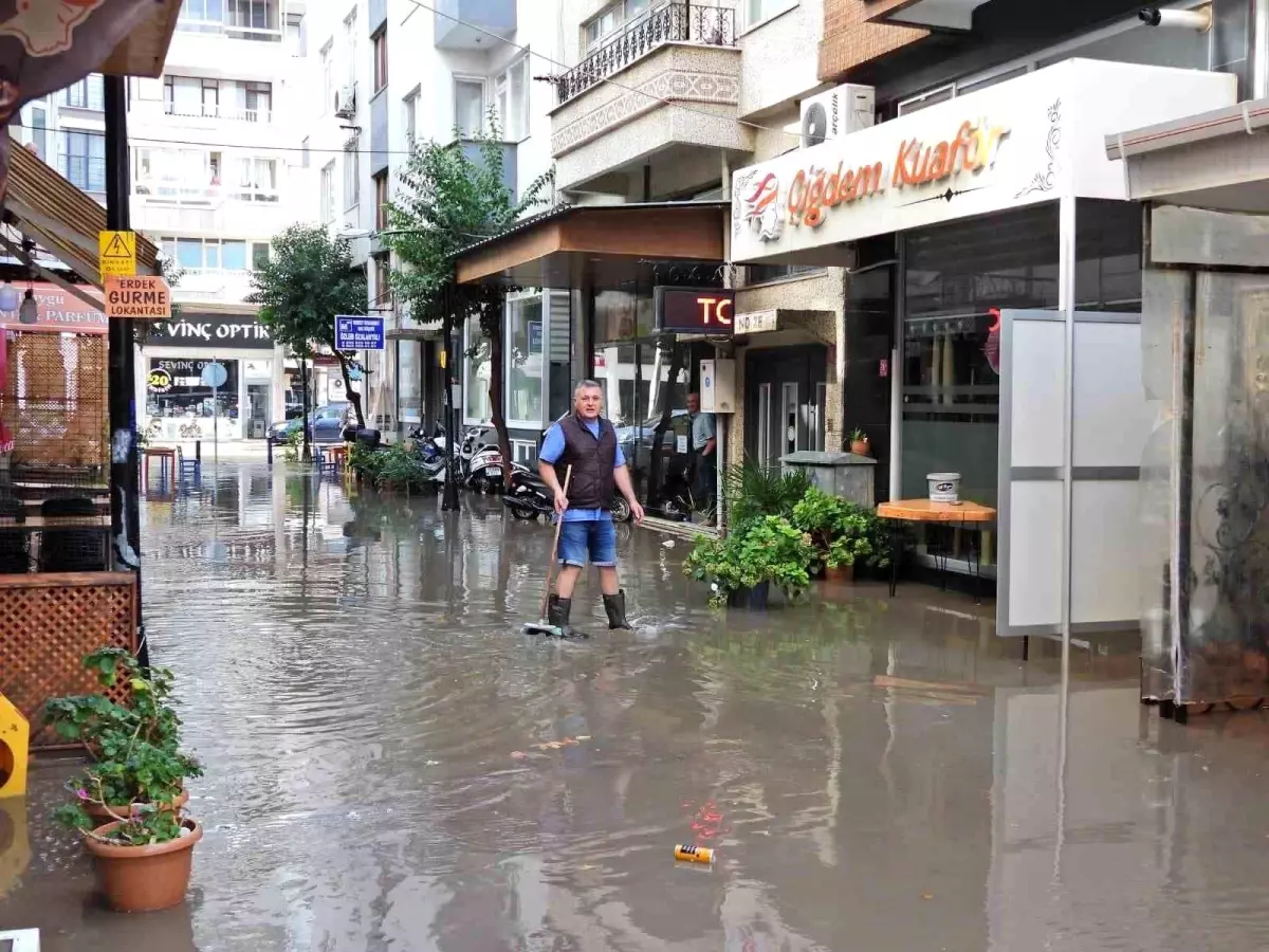 Erdek’te Altyapı Sorunları Yağışla Bir Kez Daha Gündeme Geldi