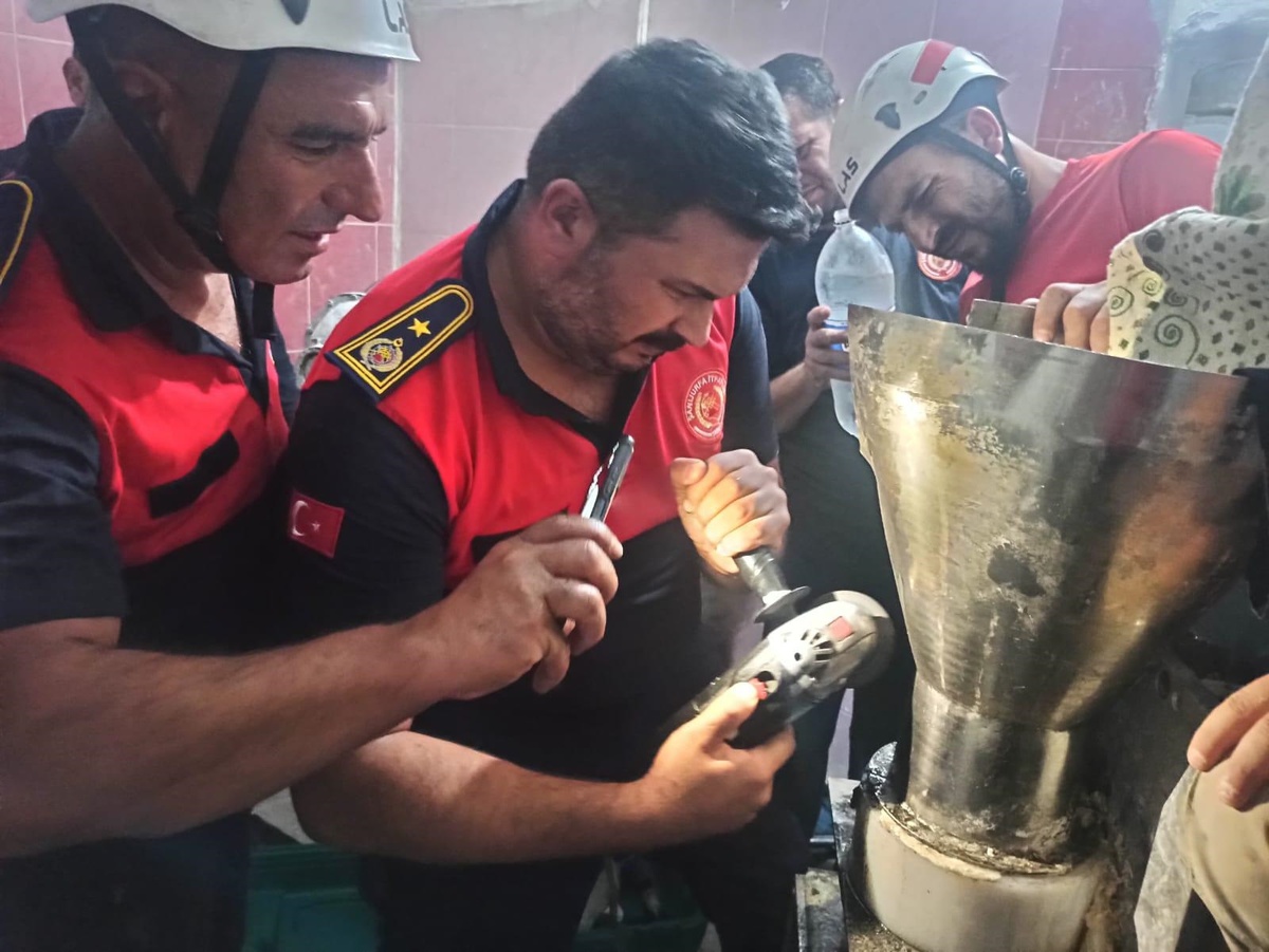 Şanlıurfa\'da çırak çocuğun eli hamur makinesine kaptı