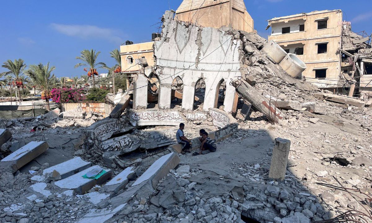 İsrail\'in Gazze\'deki Cami ve Okulları Hedef Aldığı Saldırıda 24 Filistinli Öldü