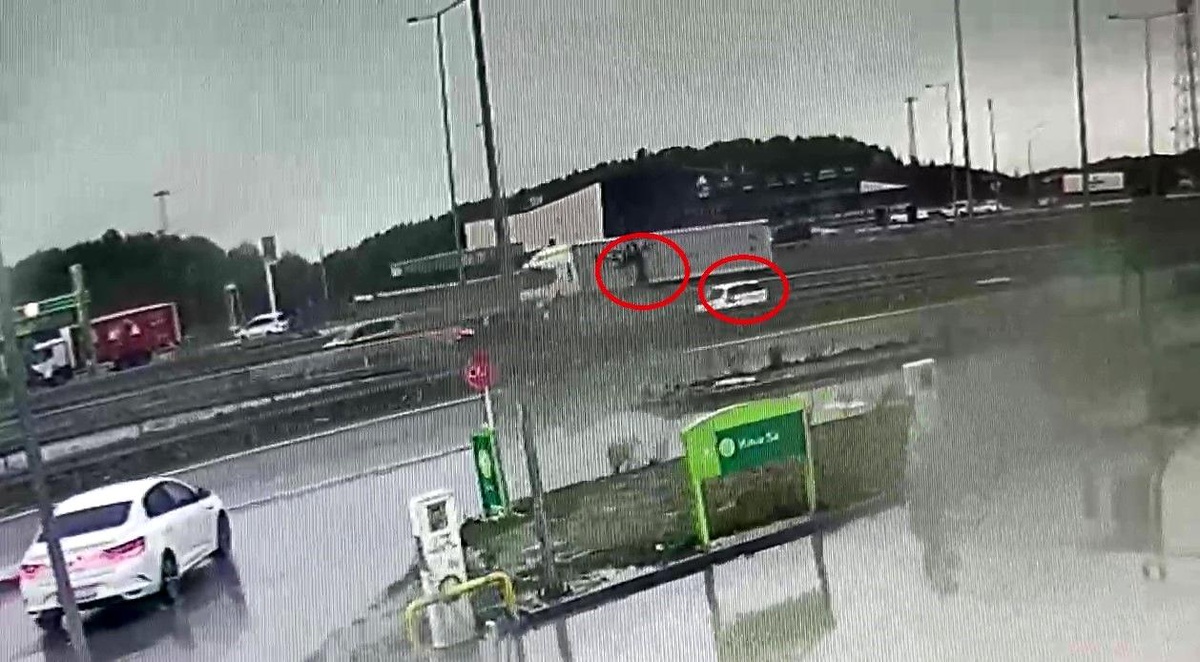 Kocaeli\'de Kaza: Yardıma Giden Genç Hayatını Kaybetti