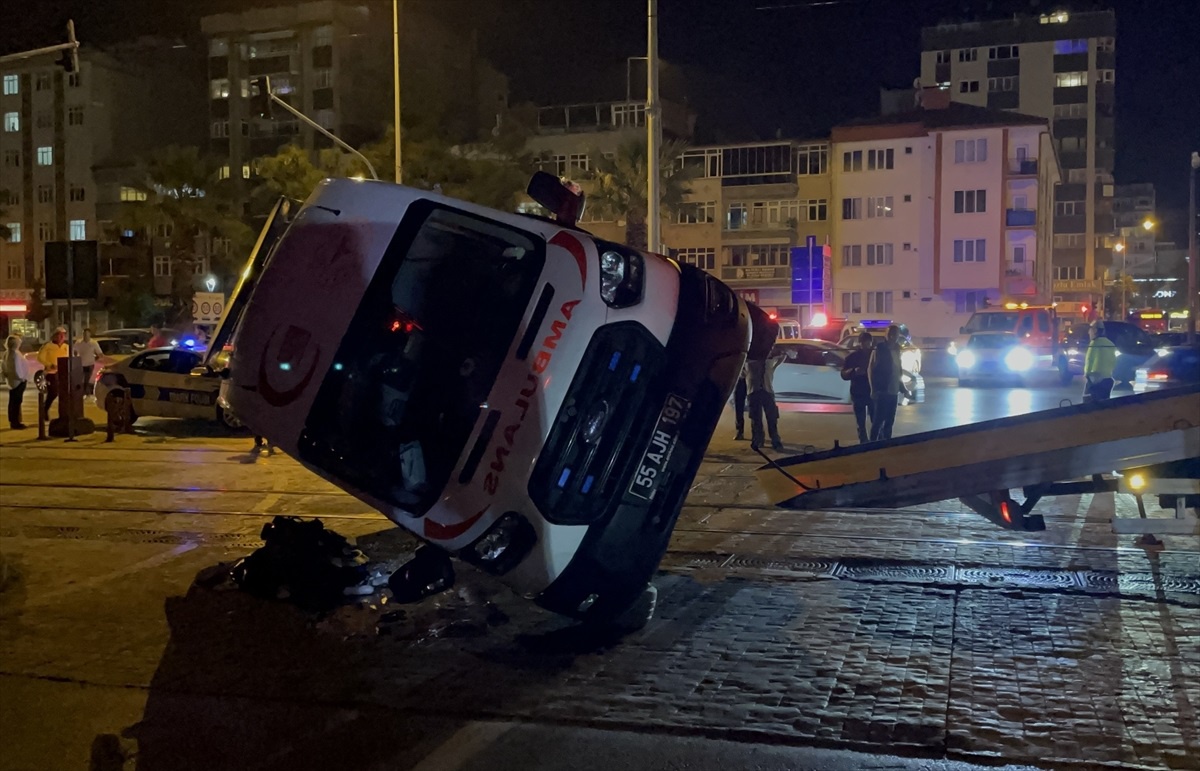 Samsun\'da Tramvay ve Ambulans Çarpıştı