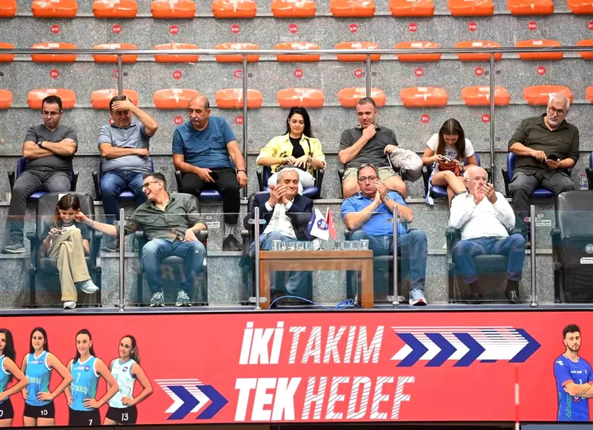 Bozüyük Voleybol Takımı İlk Maçında İBB Spor\'a Yenildi