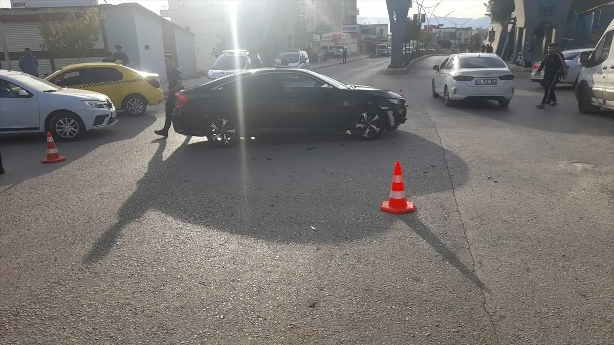 Şırnak\'ta iki otomobilin çarpışması sonucu 9 kişi yaralandı