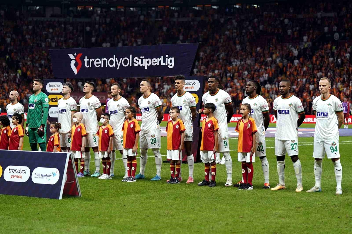 Galatasaray-Alanyaspor Maçı Golsüz Başladı